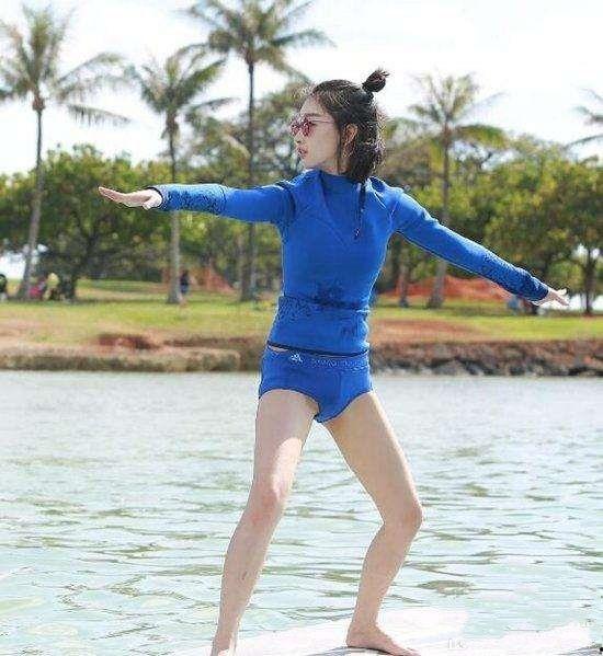 周冬雨泳衣照片,青春活力尽显